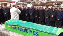 AMPUTE MİLLİ ÇAKMAK BABASINI DA TOPRAĞA VERDİ