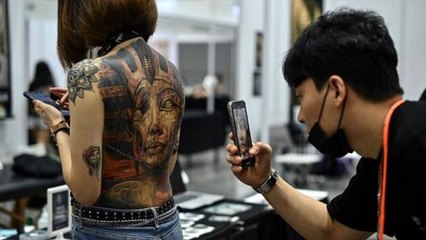 Malezya'da "yarı çıplak" dövme gösterisi hakkında soruşturma başlatıldı