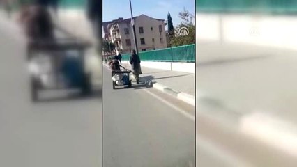 Sakat atla kağıt toplayan kişiye polis müdahale etti