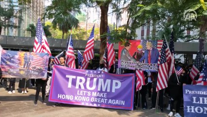 Hong Kong'da göstericiler ABD Konsolosluğu önünde toplandı