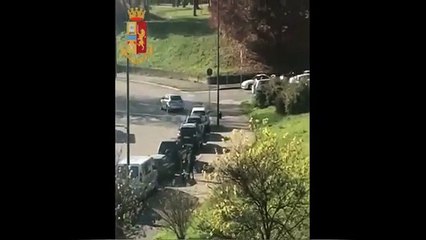 Torino - Ruba due zaini da una vettura in sosta- acciuffato dalla polizia (02.12.19)