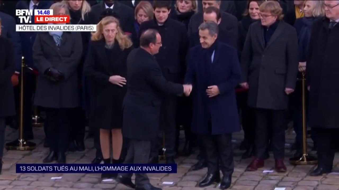 Les anciens chefs d'État Nicolas Sarkozy et François Hollande arrivent aux Invalides
