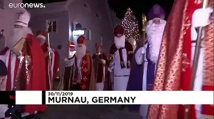 Almanya'da Aziz Klauslar Noel Baba'ya karşı