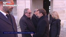 Le Président Emmanuel Macron arrive aux Invalides pour l'hommage aux 13 soldats français tués au Mali