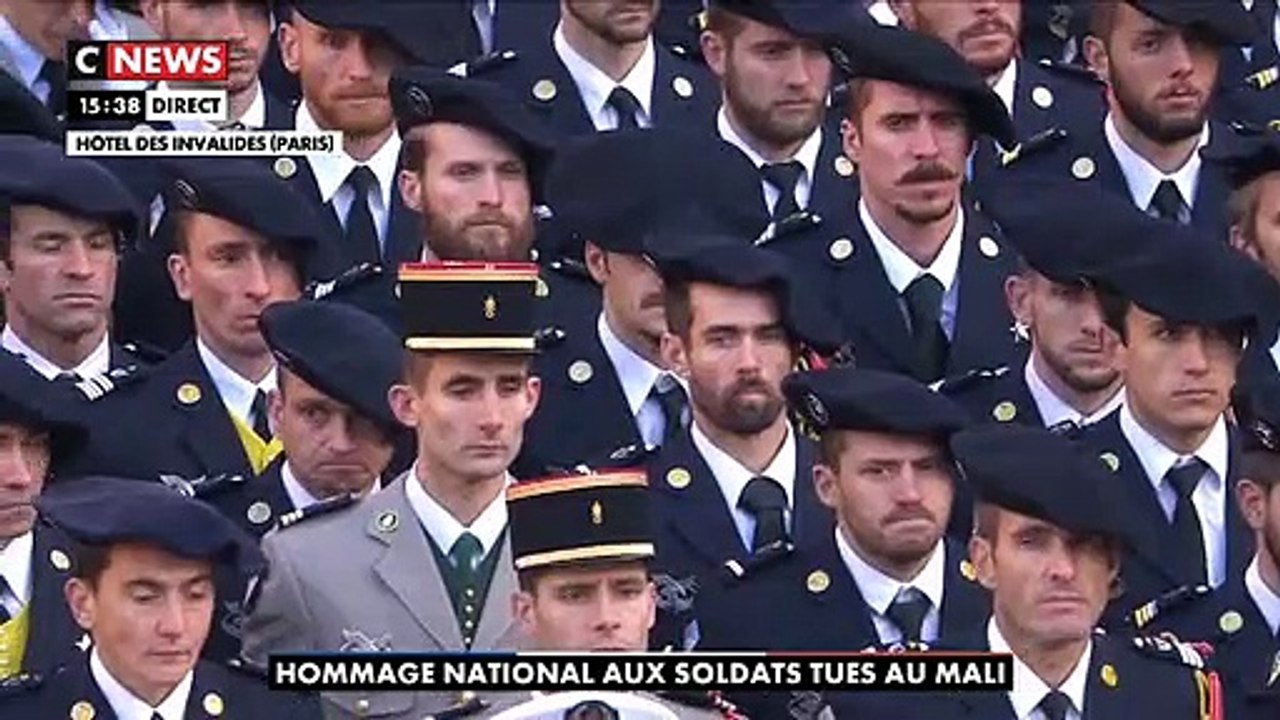 Regardez l'hommage d'Emmanuel Macron aux 13 soldats tués au Mali lors de la cérémonie aux Invalides: "Au nom de la nation, je m'incline devant leur sacrifice" - VIDEO
