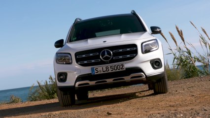 The new Mercedes-Benz GLB 250 4matic Design in White metallic
