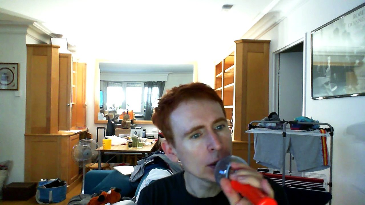 Wiwi égratigne "hélas trois fois hélas" de Danyel Gérard