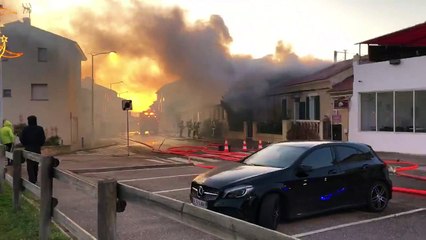 Violent feu d’habitation en cours à Carro