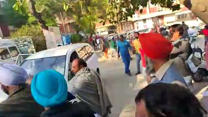 ਹਲਕਾ ਧਰਮਕੋਟ ਕਾਂਗਰਸੀ MLA ਕਾਕਾ ਲੋਹਗ੍ਹੜ ਦੀ ਗੱਡੀ ’ਤੇ ਹਮਲਾ, ਭੱਜ ਕੇ ਬਚਾਈ ਜਾਨ