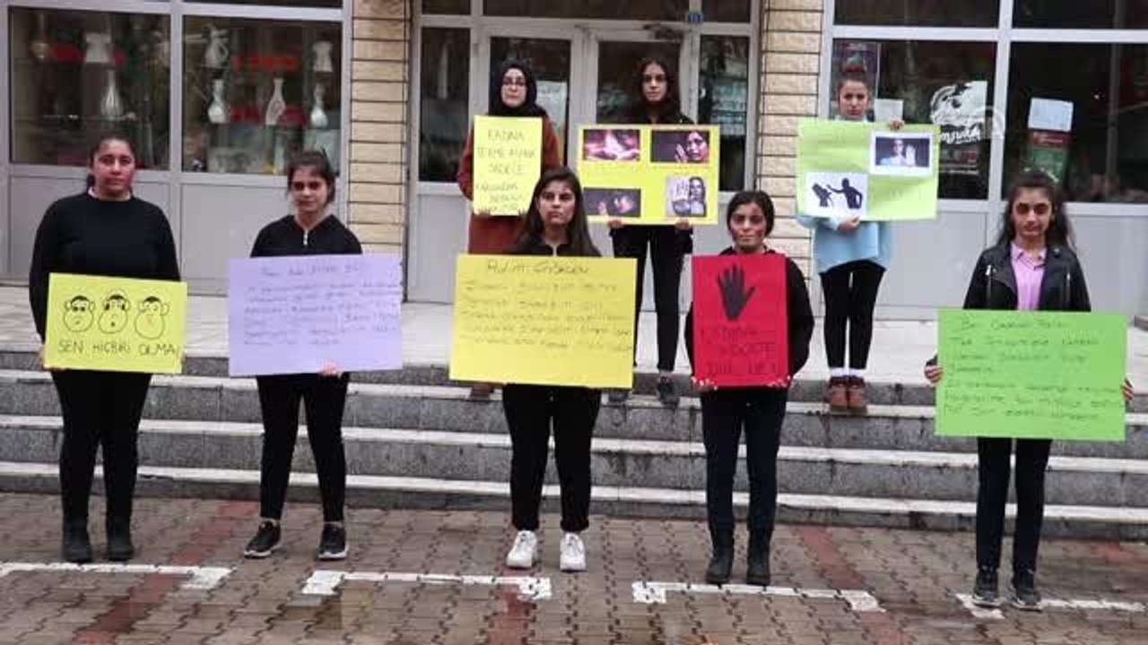 Elazığ'da lise öğrencilerinden kadına şiddete "makyaj"lı tepki