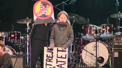 Miles de personas destierran a los coches en la Marcha por el Clima