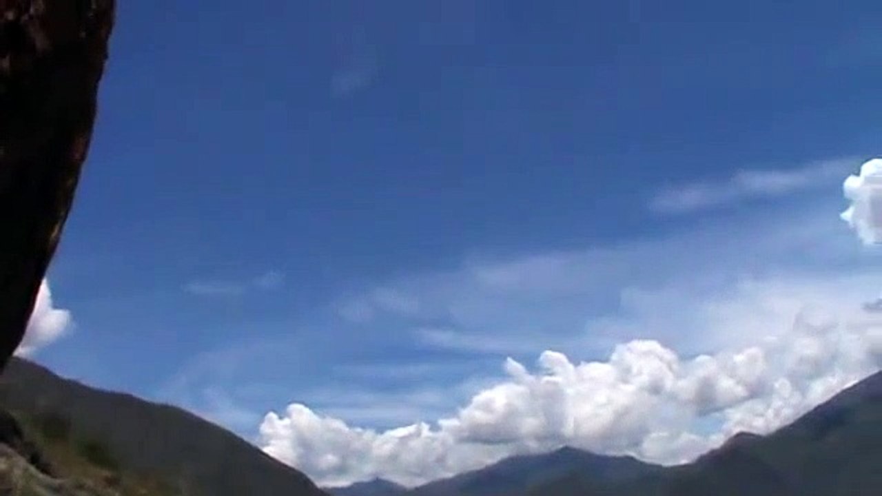 OVNI GRABADO CUANDO ASCENDIA AL CIELO   23 MARZO 2013  EN HUANUCO  PERU