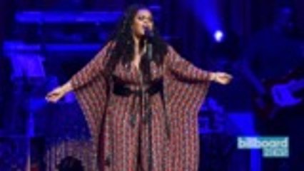 Jill Scott to Commemorate Debut Album With 20th Anniversary Tour | Billboard News