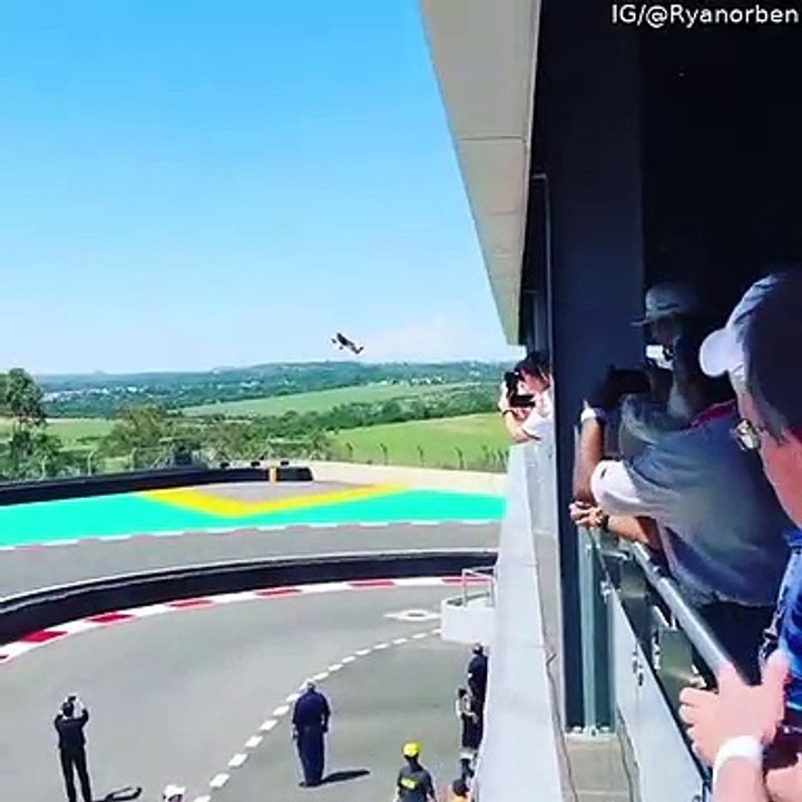 Mind Blowing Fly By Maneuver