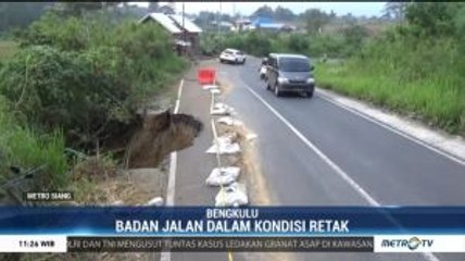 Sebagian Bahu Jalan Lintas Sumatera-Bengkulu Longsor