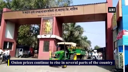 Onions leave customers teary-eyed in Maharashtra’s Nashik