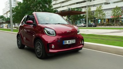 smart EQ fortwo cabrio in Carmine red Driving Video