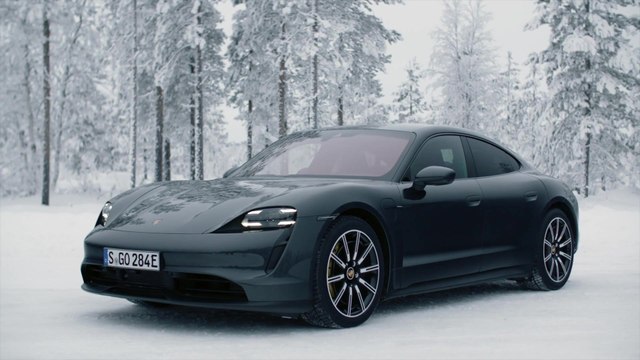 Porsche Taycan 4S Design in Volcano Grey