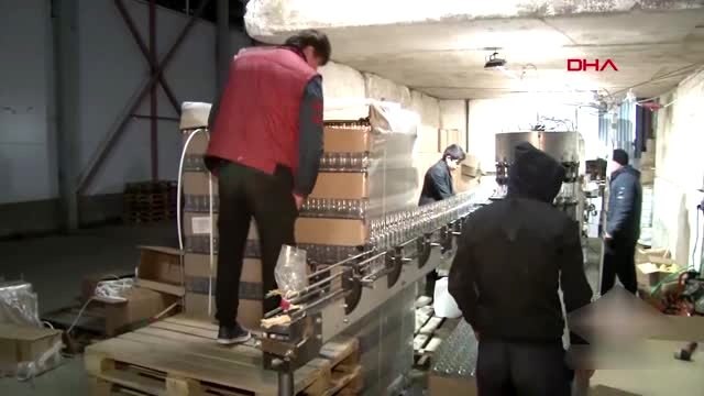 Rus polisinden fabrika gibi 'sahte alkol imalathanesine' baskın