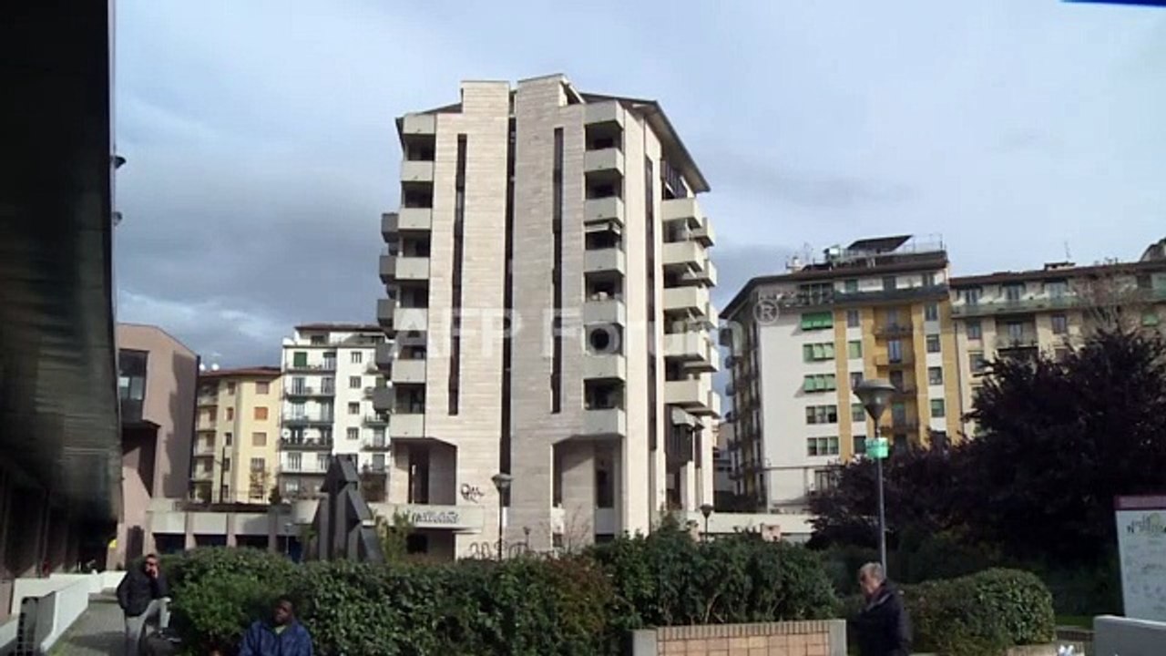Street artist paints giant Nelson Mandela mural in Florence