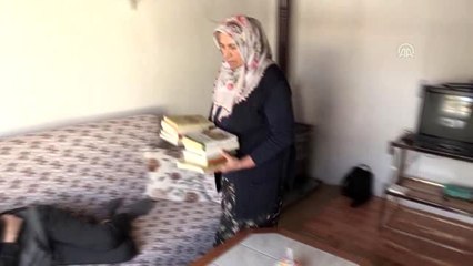 Engelli Sevda'nın tek eğlencesi okuduğu kitapları