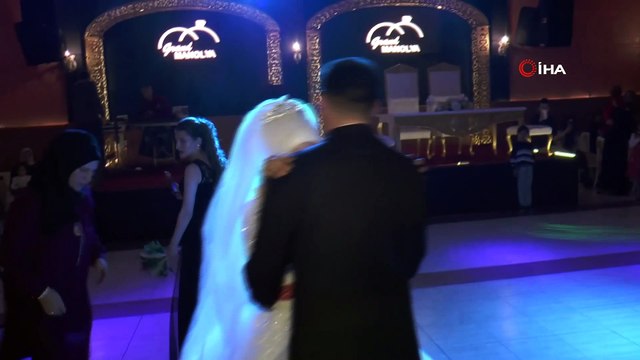 Görme engelli çift mutluluğa 'evet' dedi