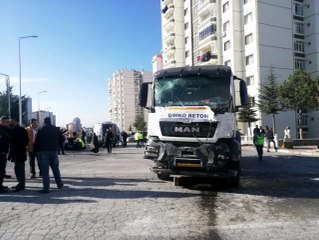 Kayseri'de beton mikseri, halk otobüsüne çarptı: 16 yaralı