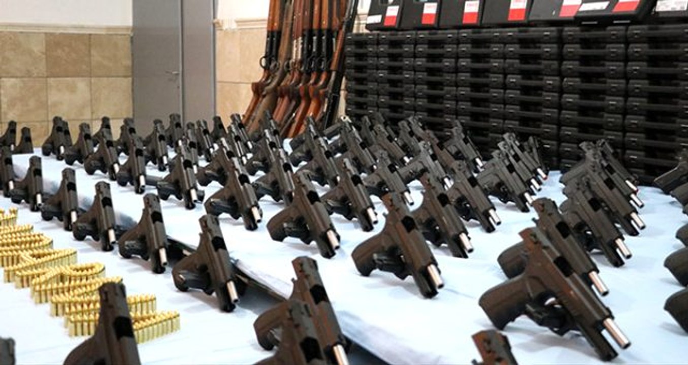 Denizli'de silah atölyesine çevrilen evde 94 tabanca ve 27 av tüfeği bulundu