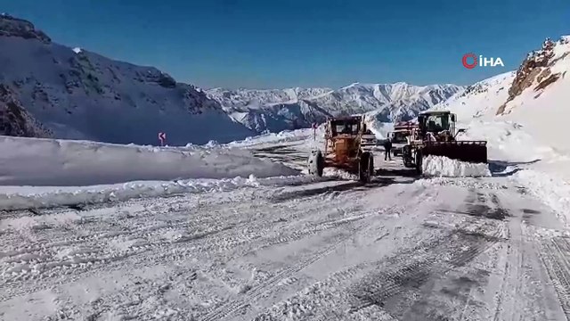 Van-Bahçesaray karayolu ulaşıma açıldı