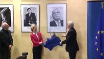 Jean-Claude Juncker portrait unveiled as he hands over to Ursula von der Leyen