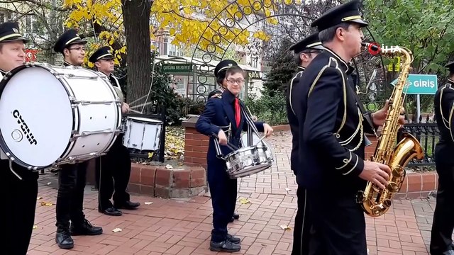 Down Sendromlu Sadullah bando takımında yeteneklerini sergiledi