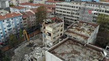 Depremde hasar gören İstanbul Üniversitesi Çapa Diş Hekimliği Fakültesi'nde yıkım çalışmaları başladı