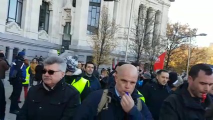 Trabajadores de la EMT se concentran en Cibeles