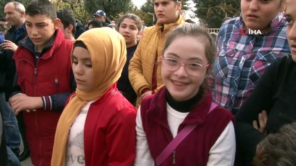 Ünlü klarnetçi Hüsnü Şenlendirici'den engelli öğrencilere moral