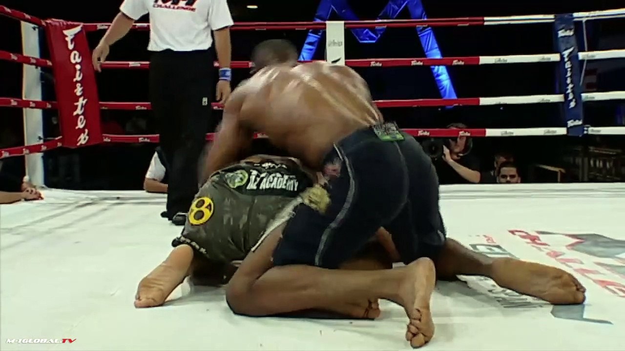 Jonathan León vs Jason Jones