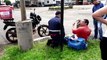 Motociclista sofre ferimentos, após batida em carro, na Avenida Rocha Pombo
