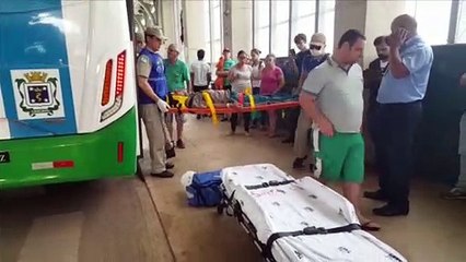 Homem cai da escada de ônibus e fica ferido, Terminal Oeste