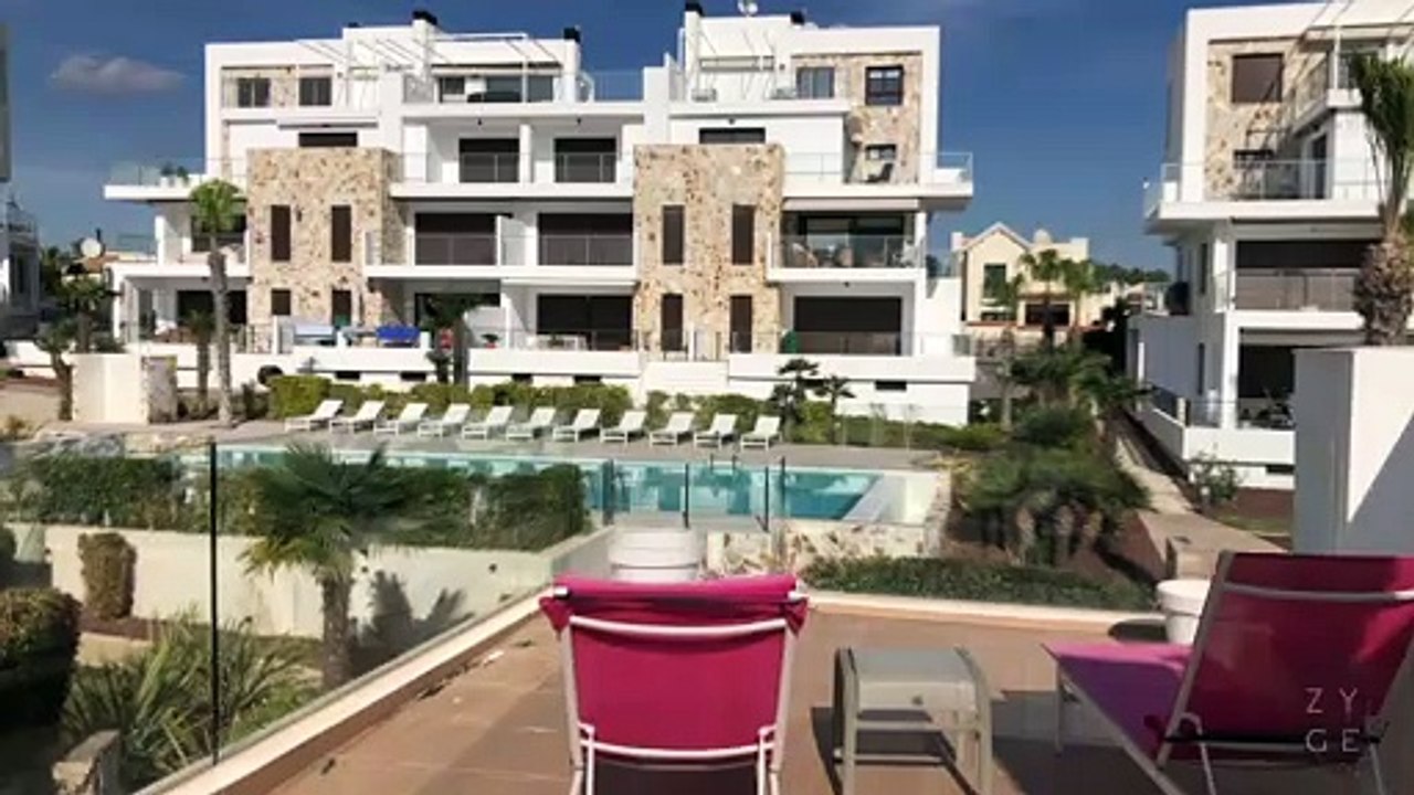 Virtual tour semi-detached villa in Villamartin Orihuela Costa by z yachting golf estates