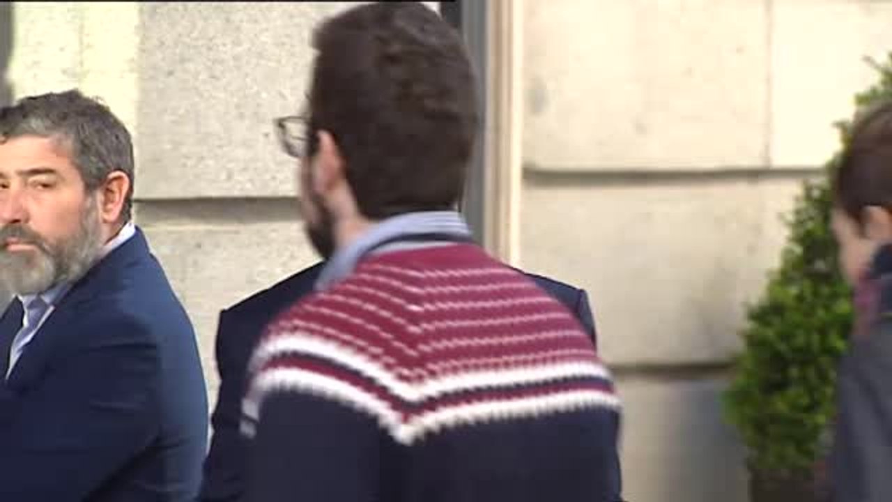 Tropezón de Adriana Lastra y empujones entre Vox y Ciudadanos en la constitución de las Cortes