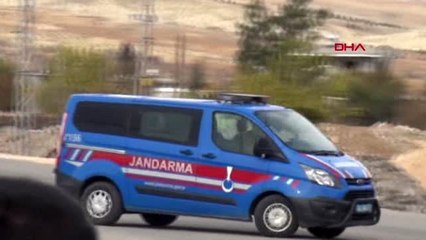 Adıyaman kavşak isteyen köylüler yolu trafiğe kapattı