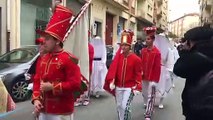 Oberena saca a sus danzantes a la calle para conmemorar su día y el de Navarra