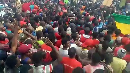 Manif contre le 3eme mandat : les défenseurs de la constitution entonnent l'hymne national