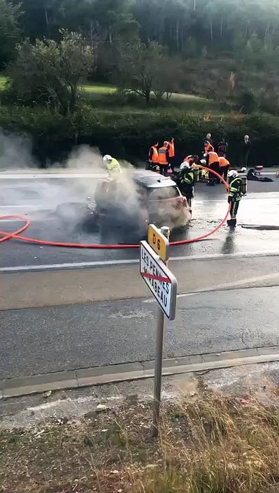 Bouches-du-Rhône : gros choc entre une moto et une voiture sur la D6 aux Pennes-Mirabeau