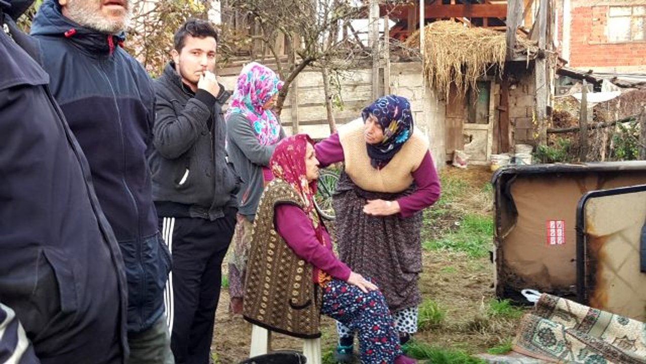 Yaşlı kadının evindeki televizyon aniden alev aldı, canını zor kurtardı!