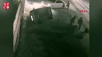 Rusya'da alkollü grup, polis aracını devirdi