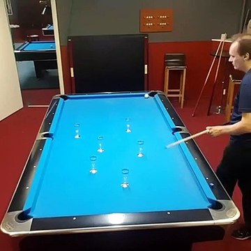 Ce qu'il fait en Billard est dingue... Tricks impossibles