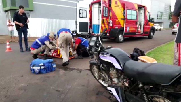 Jovem sofre fratura no braço após se envolver em acidente de trânsito