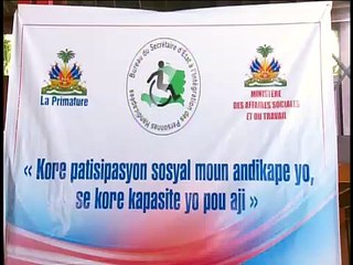 Download Video: Jean Michel Lapin premye minis a.i distribiye 1000 kat kado ak plizyè chèk bay moun andikape