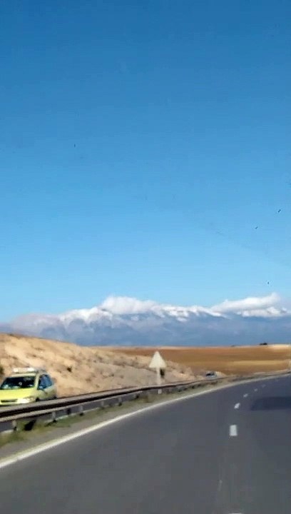 Paysages  aux bords de la route. مناظر على قارعة الطريق