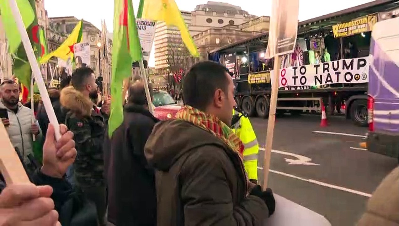 Chá, recepção e protesto